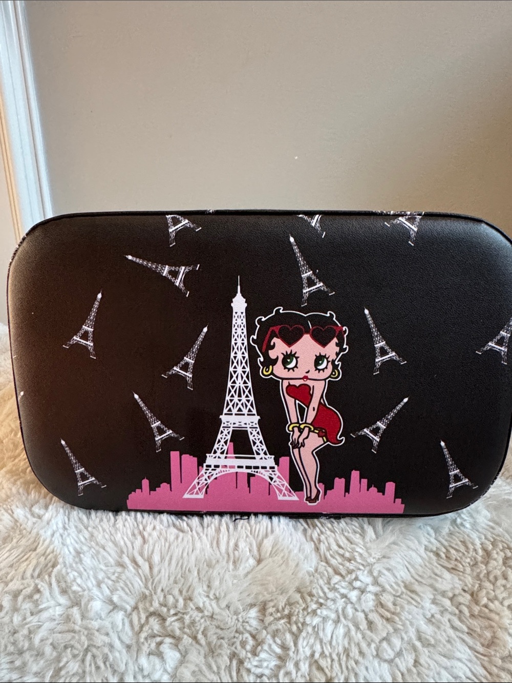 Betty Boop Black & Pink Paris Cosmetic Train Case - Picture 10 of 12